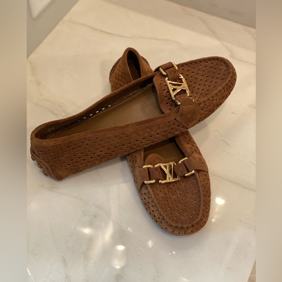 Louis Vuitton Brown Suede Loafer/ Driving Shoe. Perfect Condition. Never Worn. - Picture 2 of 4